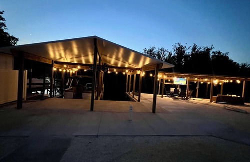 Astor Maison | Sleeps 12, theater, waterfront, close to springs and forest. Old Florida
