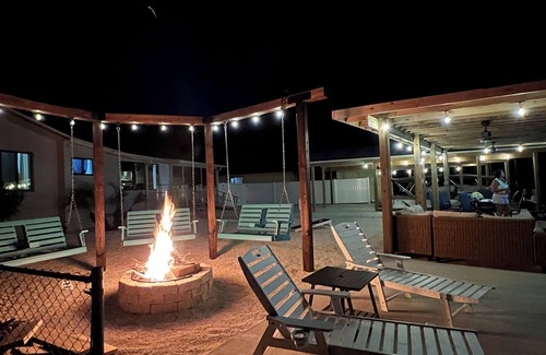 Astor Maison | Sleeps 12, theater, waterfront, close to springs and forest. Old Florida