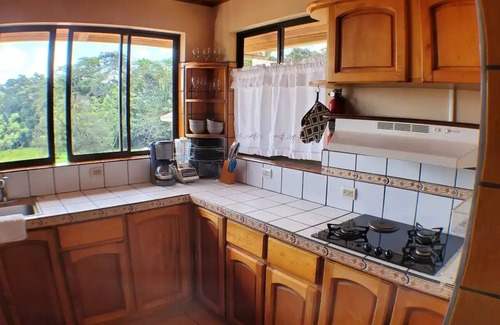 La Fortuna Maison | Sleeps 14 - AC - Hot water - Pool - Volcano Views