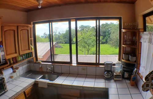 La Fortuna Maison | Sleeps 14 - AC - Hot water - Pool - Volcano Views