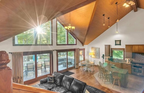 North Sebago Maison | SLEEPS 14 WITH A SANDY BEACH AND A DOCK