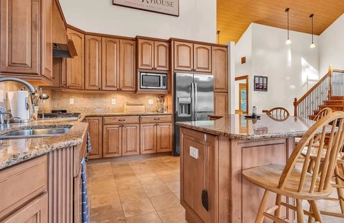 North Sebago Maison | SLEEPS 14 WITH A SANDY BEACH AND A DOCK