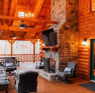 Carbon Hill Maison | Sleeps 16 Luxury Cabin with Game Room & Hot Tub