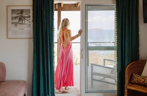 Contant Farms Maison | Sleeps 18 /The Flamingo House /walk to town +beach