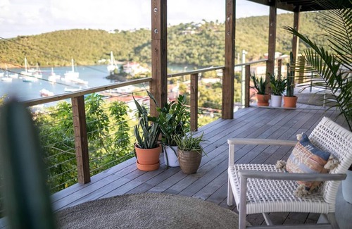 Contant Farms Maison | Sleeps 18 /The Flamingo House /walk to town +beach