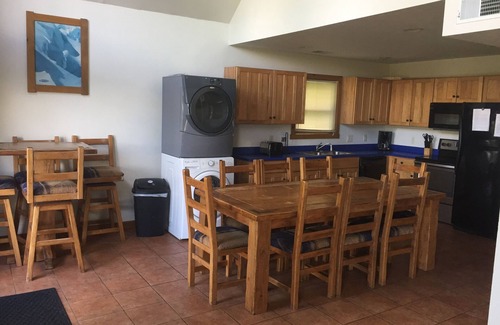 Summerlee Maison | 20 personnes et plus. Chalet abordable près de New River Gorge Rafting & Climbing