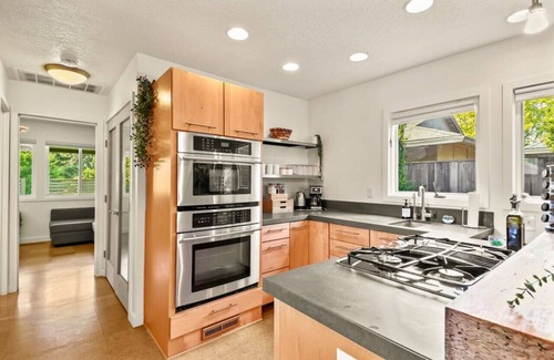 Cedar Hills Maison | Sleeps 22 | Game Room/Hot Tub