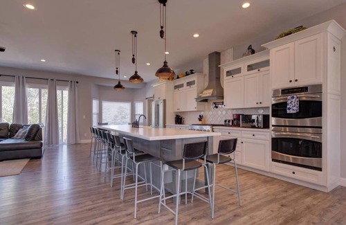Palmer Lake Maison | Sleeps 25 Raspberry Mountain Farmhouse