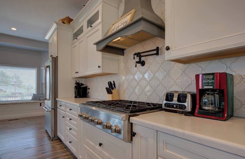 Palmer Lake Maison | Sleeps 25 Raspberry Mountain Farmhouse