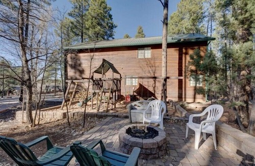 Pinetop Maison | Sleeps 30+