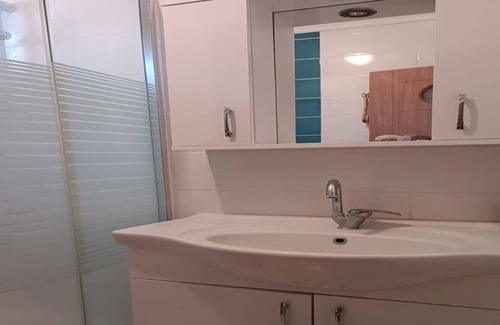 Datca City Center Appartement | Sleeps 4, Spacious Apartment with a Large Garden - AWZ 312