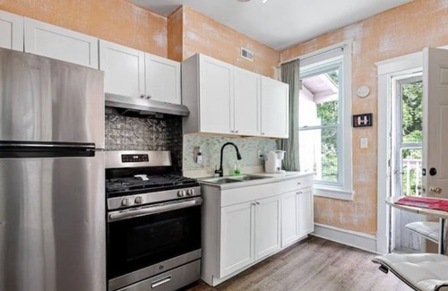 Wilmington Appartement | Sleeps 6, 3BR 1BA,1King+2 Queen beds, perfect for long stays in a great location
