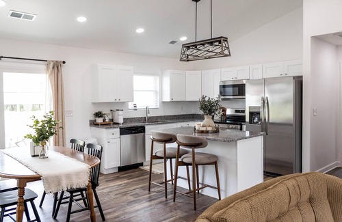Cynthiana Maison | Sleeps 6, brand new, great location