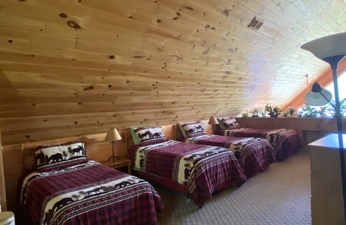Hartwick Cabine | Cabine, 7-10 personnes, bain à remous, fêtes d'équipe Bienvenue!