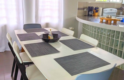 Carrizal Appartement | Sleeps 7 | Pool | 3 bedroom | Queen beds | Parking