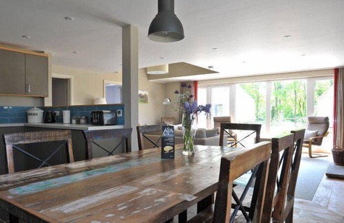 Chedworth Maison | Walnut Grange, grange aménagée et moderne sur une propriété privée Cotswold