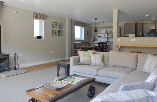 Chedworth Maison | Walnut Grange, grange aménagée et moderne sur une propriété privée Cotswold