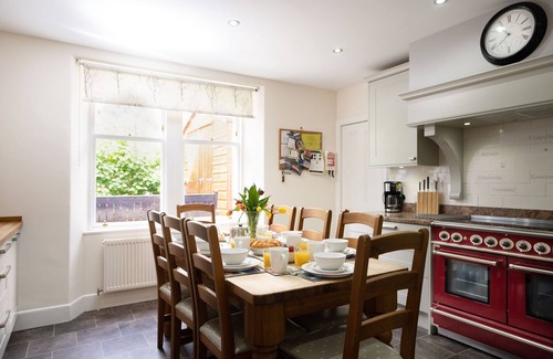 Aviemore Appartement | Sleeps 8 in 2 double beds, 1 twin and 1 single bedroom with extra single bed available