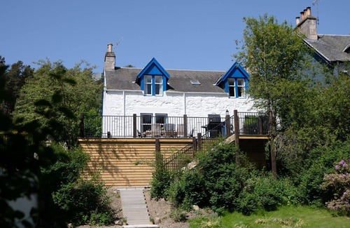 Aviemore Appartement | Sleeps 8 in 2 double beds, 1 twin and 1 single bedroom with extra single bed available