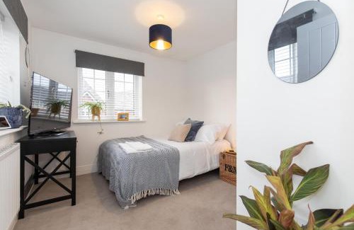 Bentham Maison | Sleeps 8, off-road parking for 3 cars, pet friendly, welcome hamper