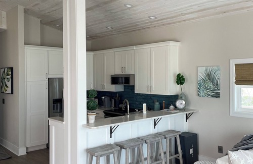Wilbur-By-The-Sea Maison | Sleeps 9 right on the Beach.