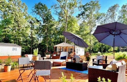 Etoile Villa | SLEEPS SIX - Rent Entire WATERFRONT CABIN #1