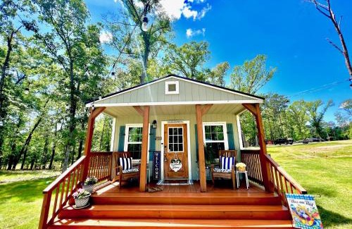 Etoile Villa | SLEEPS SIX - Rent Entire WATERFRONT CABIN #1