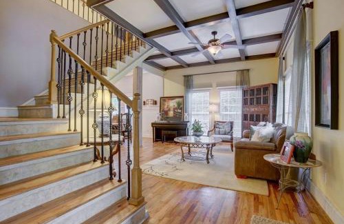East Side Maison | Sleeps16, 11-Person Swim-Spa, 75" TV 4 Movie Nights, Spacious Home, Close To Downtown, Beltline, And Walk To Restaurants, 2-Person Bathroom Jacuzzi, Ping Pong