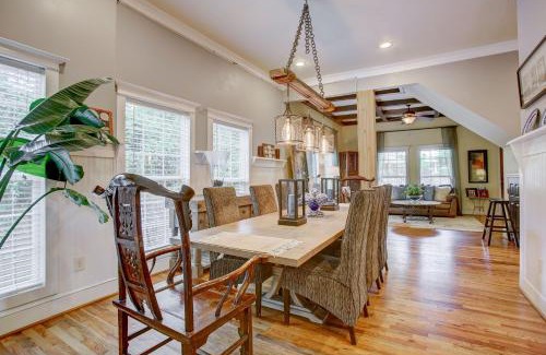 East Side Maison | Sleeps16, 11-Person Swim-Spa, 75" TV 4 Movie Nights, Spacious Home, Close To Downtown, Beltline, And Walk To Restaurants, 2-Person Bathroom Jacuzzi, Ping Pong