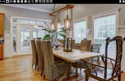 East Side Maison | Sleeps16, 11-Person Swim-Spa, 75" TV 4 Movie Nights, Spacious Home, Close To Downtown, Beltline, And Walk To Restaurants, 2-Person Bathroom Jacuzzi, Ping Pong