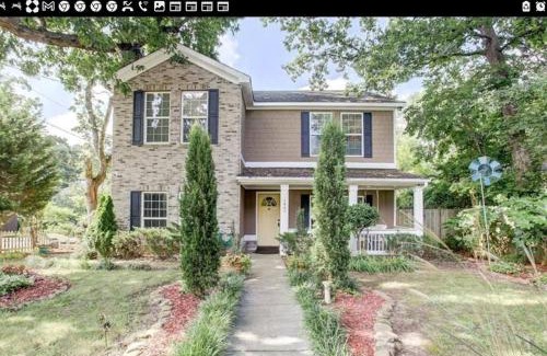 East Side Maison | Sleeps16, 11-Person Swim-Spa, 75" TV 4 Movie Nights, Spacious Home, Close To Downtown, Beltline, And Walk To Restaurants, 2-Person Bathroom Jacuzzi, Ping Pong
