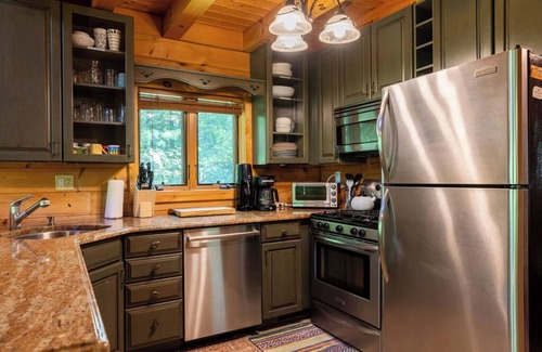 Athens Maison | Sleepy Hollow Lake: Lakefront Cabin +HOA Amenities