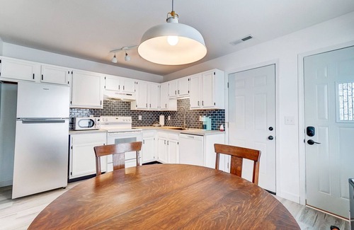 Hamilton Maison | Remodeled with Comfort and Style - steps from Spooky Nook Hamilton