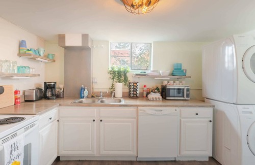 Sloan Lake Appartement | Sloans Lake! Walk to eateries/bars! Free parking!