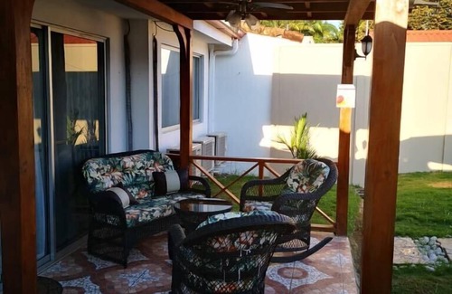 Esterillos Este Maison | Sloth house - Piscine communautaire.