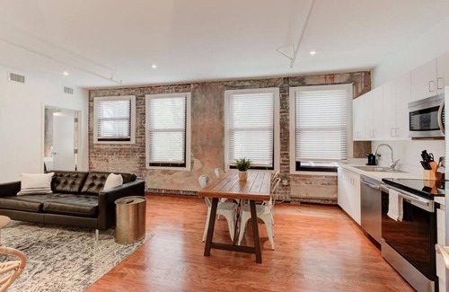 New Pathways Appartement | SM 205 · Historic Details, Modern Updates, Prime Location!