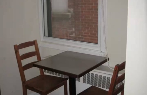 Latin Quarter Appartement | Small affordable Studio near UQAM.