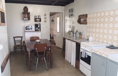 Saint-Martin-le-Mault Maison | Small atypical country house.