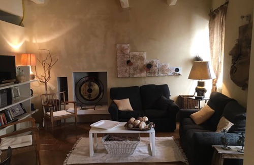 Canino Maison | Small building in the center of Canino