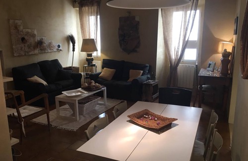 Canino Maison | Small building in the center of Canino