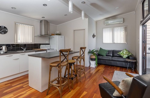 Waihi Beach Cottage | Cottage indépendant de 2 chambres en front de mer. Waihi Beach Paradise Resort.
