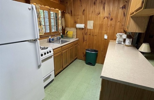 Standish Cabine | SMALL CABIN NEAR SEBAGO LAKE. SATURDAY TO SATURDAY RENTAL.