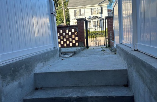 West Codman Hill - West Lower Mills Maison | Small Cozy 2 bedroom Unit in Boston.