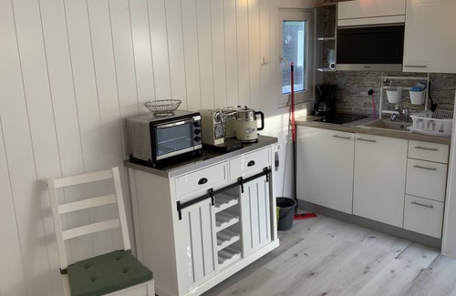 Jesendorf Appartement | Small, cozy bungalow with a lake plot and a private jetty