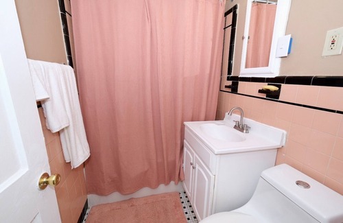 Chillum Maison | Small cozy home, located near DC and Maryland University.