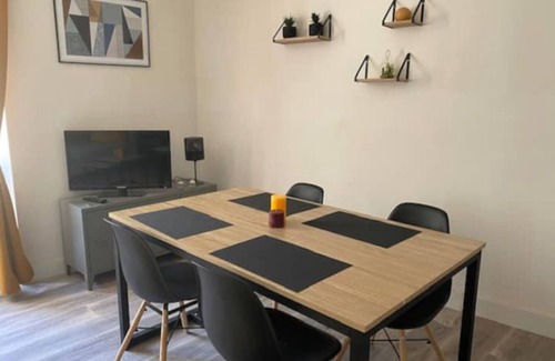 Marvejols Appartement | Small cozy n'est in the heart of a historic village