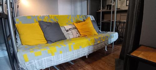 Le Kremlin-Bicetre Maison | Small dormitory 12m2 of 5 beds in sharing flat 30m2