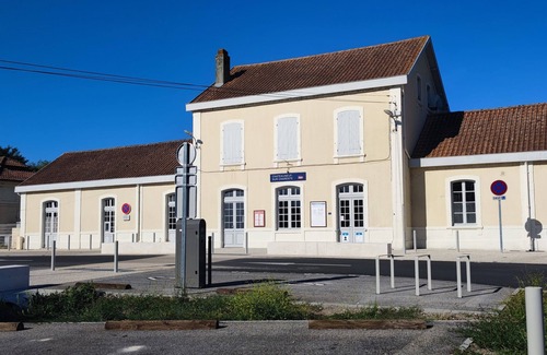 Chateauneuf-sur-Charente Maison | Petite chambre d’appoint, centre-ville