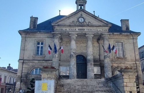 Chateauneuf-sur-Charente Maison | Petite chambre d’appoint, centre-ville