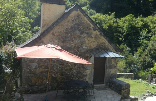 Osse-en-Aspe Maison | Petit Gîte-Maison sur propriété de 5 ha, piscine, sauna,salle sport,chevaux,ân